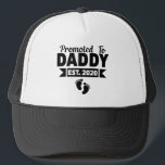 Promoted to daddy father's day gift truckerkappe<br><div class="desc">The t-shirt that says Promoted to daddy Father's Day gift. Great gift for Father's Day or just for your father.</div>