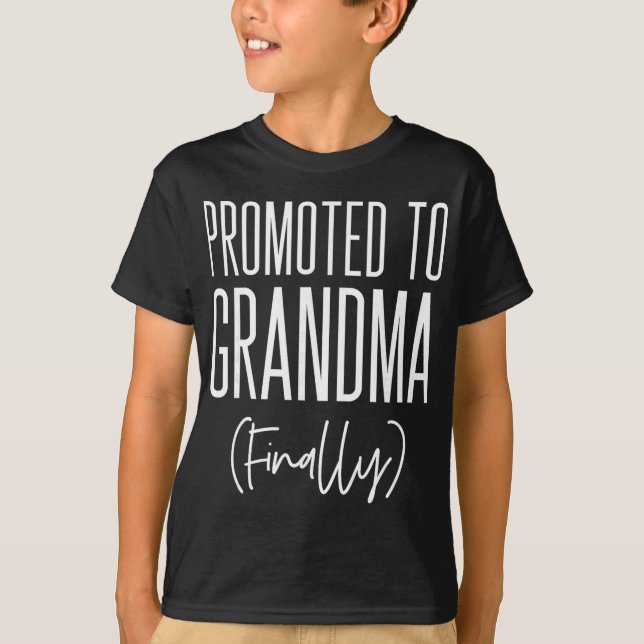 Promoted To Grandma Finally First Time Grandma New T-Shirt (Vorderseite)
