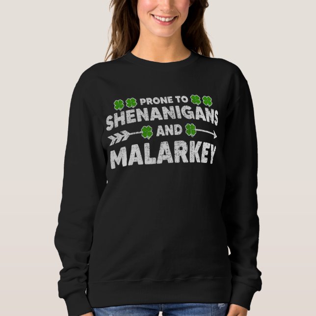 Prone to Shenanigans und Malarkey Funny St Patrick Sweatshirt (Vorderseite)