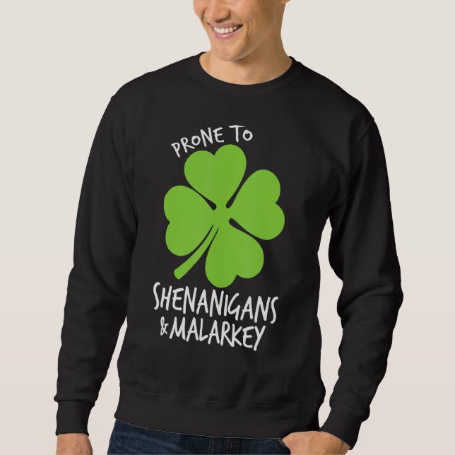 Prone to Shenanigans und Malarkey Funny St Patrick Sweatshirt (Vorderseite)