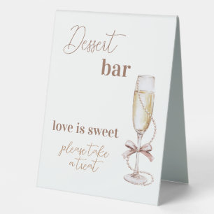 Prosecco und Perlen Brautparty Dessert Bar Tischaufsteller