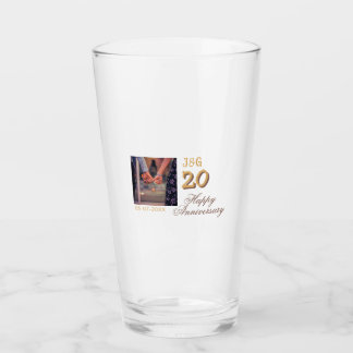 Prost auf 20 Jahre glückliches Jubiläum Foto hinzu Glas