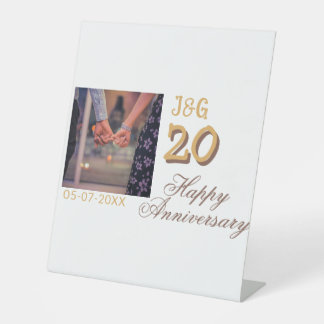Prost auf 20 Jahre glückliches Jubiläum Foto hinzu Sockelschild