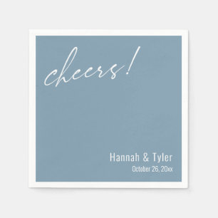 Prost! Elegante Hochzeitstypografie Staubblau Serviette