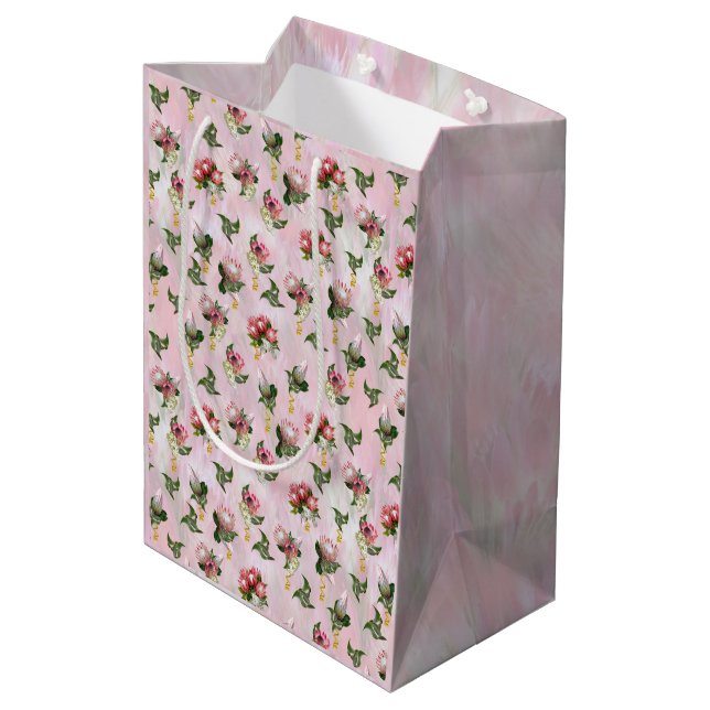 Protea Blume Bouquets mit Salbei-Blätter Mittlere Geschenktüte (Rückseite Schrägansicht)