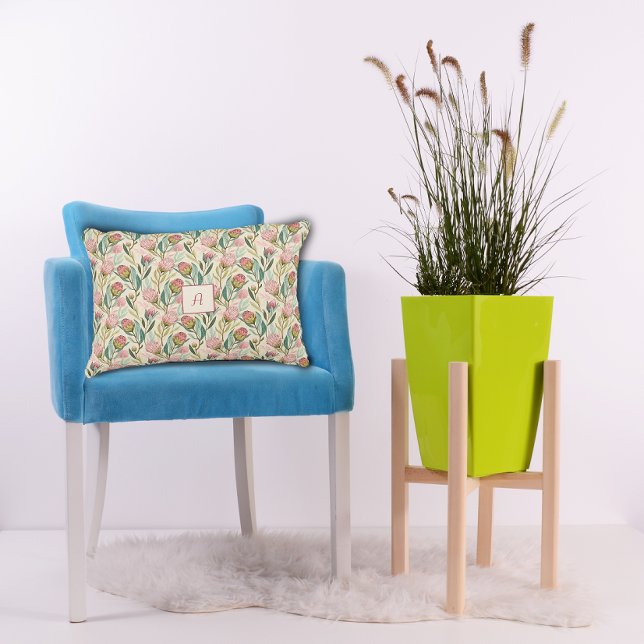 Protea-Blume  Florales rosa grünes Muster Monogram Dekokissen (Von Creator hochgeladen)