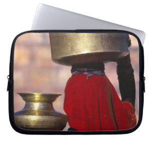 Protection Pour Ordinateur Portable Asie, Inde, Rajasthan. Une femme locale en rouge