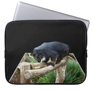 Protection Pour Ordinateur Portable Binturong Se Trouvant Sur Un Rail En Bois,