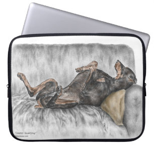 Protection Pour Ordinateur Portable Doberman drôle sur Sofa