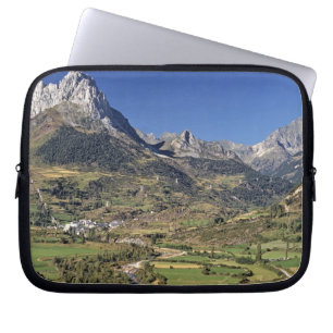 Protection Pour Ordinateur Portable Europe, Espagne, Sallent de Gallego. Un petit