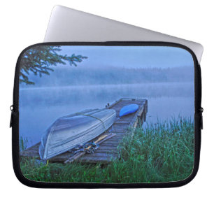 Protection Pour Ordinateur Portable Lac Misty, Dock, Bateau & Kayak Nature Scène