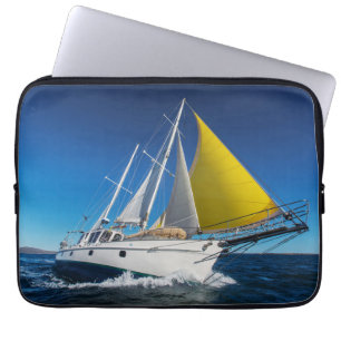 Protection Pour Ordinateur Portable Navigation d'océan dans un yacht