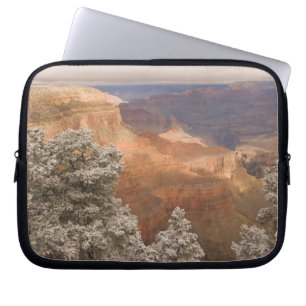 Protection Pour Ordinateur Portable Paysage hivernal enneigé le long du sud