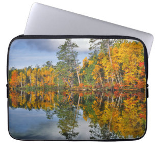 Protection Pour Ordinateur Portable Reflets d'étang en automne, Maine