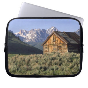 Protection Pour Ordinateur Portable Une cabane en rondins et les montagnes Sawtooth da