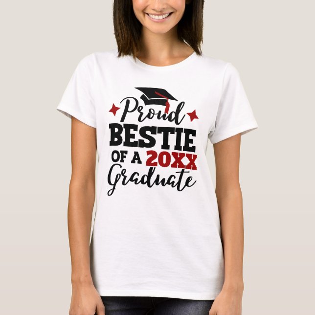 Proud Bestie eines 2022-Absolventen schwarzen rote T-Shirt (Vorderseite)