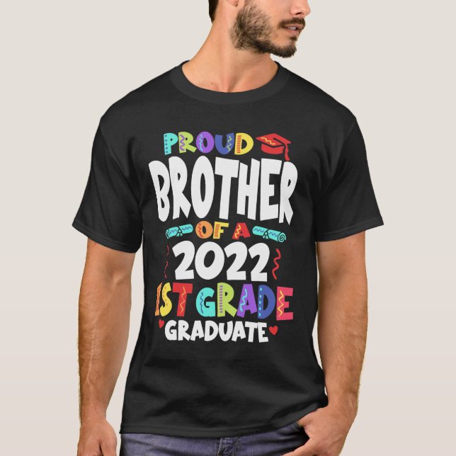 Proud Brother of a 2022 1st Grade Graduate T-Shirt (Vorderseite)