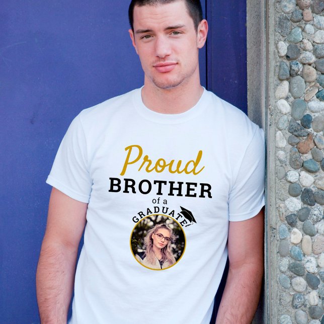 Proud Brother of a Graduate Graduate Cap Foto T-Shirt (Von Creator hochgeladen)