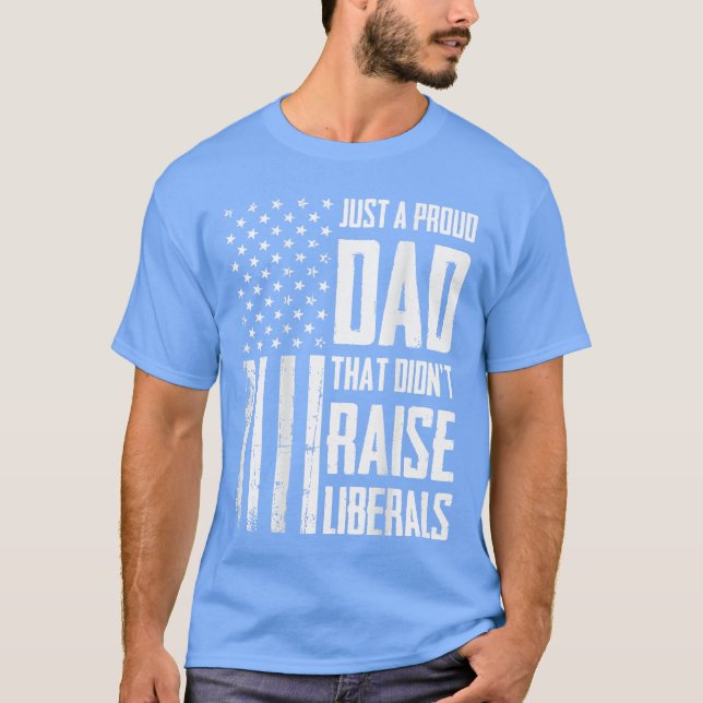 Proud Dadhat Didnt Raise Liberals American Flag On T-Shirt (Vorderseite)