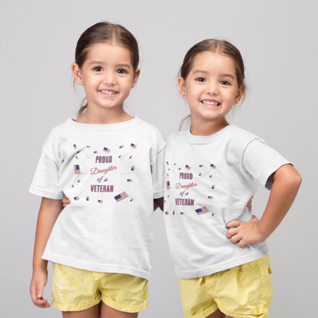 Proud Daughter of a Veteran | Patriotic Flag  Baby T-shirt (Von Creator hochgeladen)