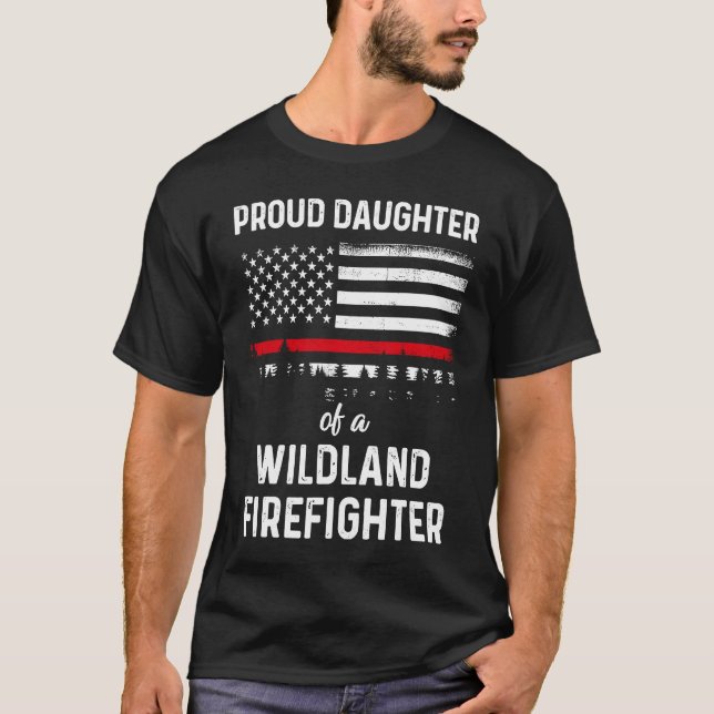 Proud Daughter US-Flagge Wildland Feuerwehrmann T-Shirt (Vorderseite)
