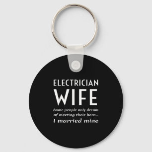 Proud-Ehefrau eines elektrischen Zitats Schlüsselanhänger
