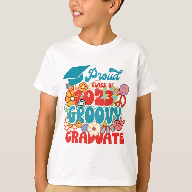Proud GRADUATE of a Class of 2023 Retro Groovy Fun T-Shirt (Vorderseite)
