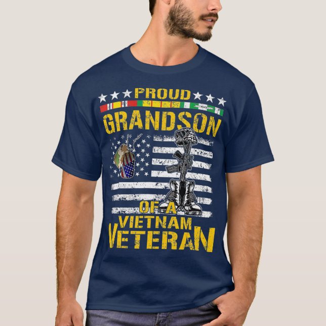 Proud Grandson Of A Vietnam Veteran   Vietnam T-Shirt (Vorderseite)