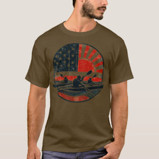 Proud Kayaker paddelt durch eine Flaggenusa T-Shirt