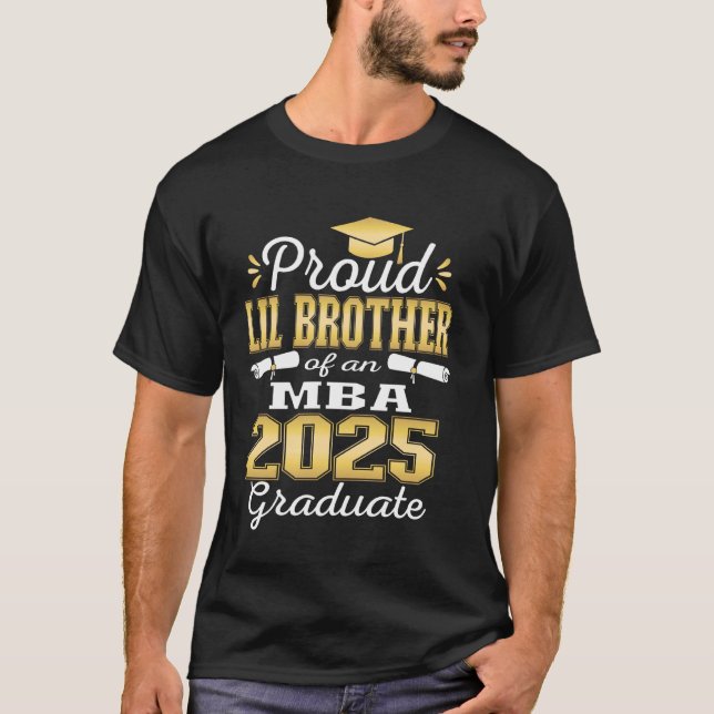 Proud Little Brother of Class of 2025 MBA Graduate T-Shirt (Vorderseite)