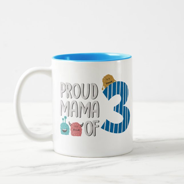 Proud Mama von drei Zweifarbige Tasse (Links)