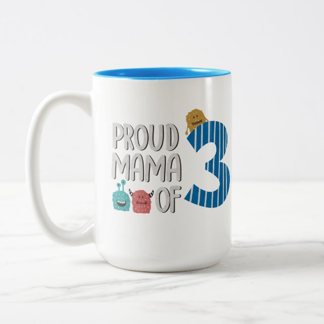 Proud Mama von drei Zweifarbige Tasse (Links)