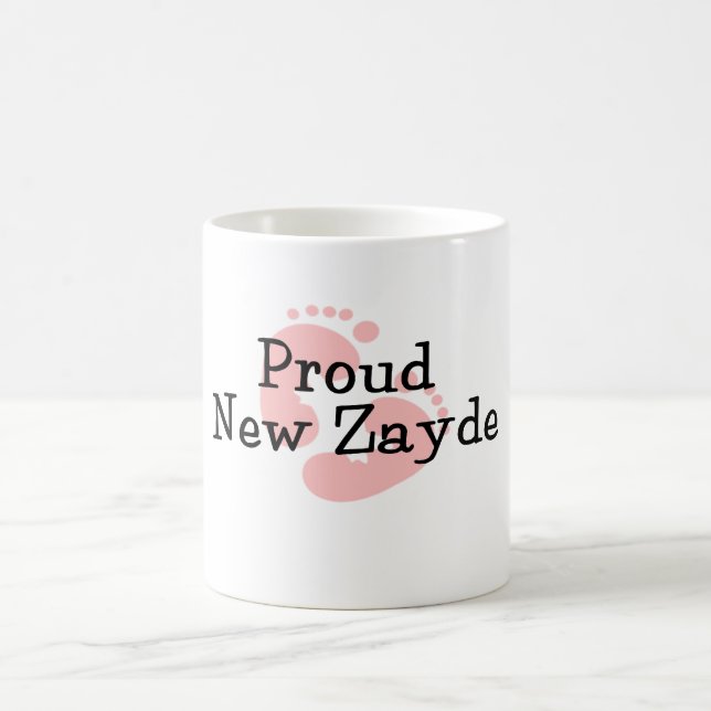 Proud New Zayde Baby Girl Footprints Kaffeetasse (Mittel)