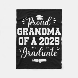 Proud Oma Cl of 2025 Kindergarten Graduate Gra Fleecedecke