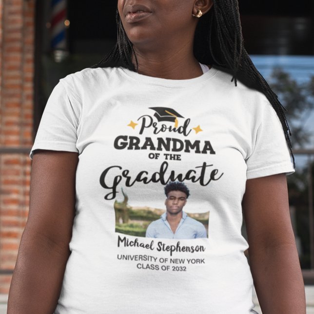 Proud Oma des Graduierten Foto Name T - Shirt (Von Creator hochgeladen)