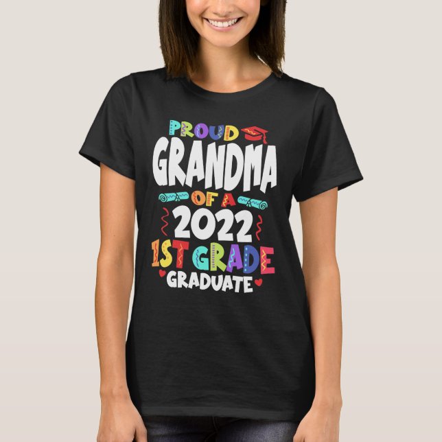 Proud Oma eines 2022 1. Grade Graduate T-Shirt (Vorderseite)