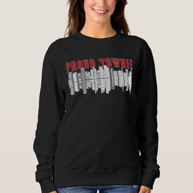 Proud Townie Boston Skyline Sweatshirt (Vorderseite)