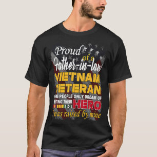 Proud Vater im Gesetz Vietnam Veteran erhoben von  T-Shirt