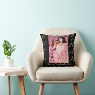 Proverbes 31 Femme Coussin noir et rose