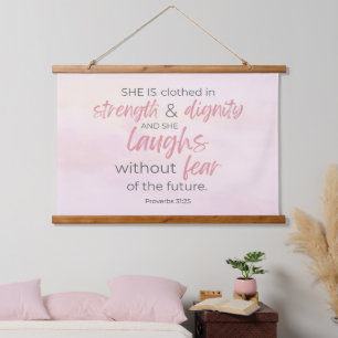Proverbs 31:25 Bibelvers Wandteppich Mit Holzrahmen
