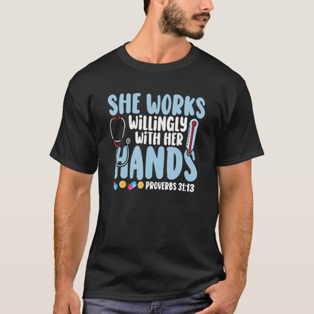 Proverbs 31 She Works Willingly With Her Hands Nur T-Shirt (Vorderseite)