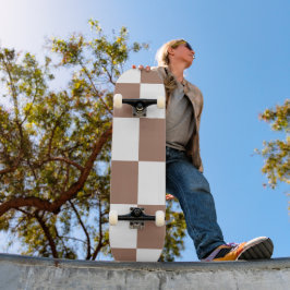 Prüfmuster in Weiß und Mocha Mousse Skateboard