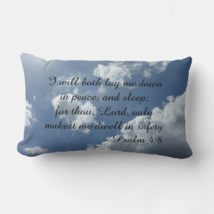 Psalm 4:8 Kissen mit Wolkenhintergrund. Zweisprach
