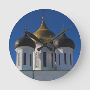 Pskov Kreml und Dreifaltigkeitskirche Runde Wanduhr