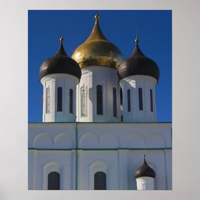 Pskov Kremlin and Trinity Cathedral Poster (Vorne)