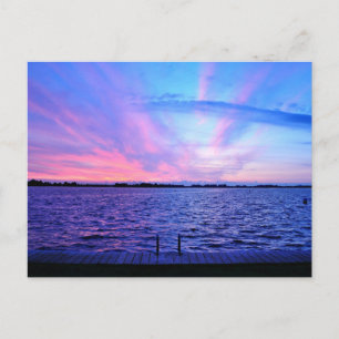 Psychedelischer Sonnenuntergang in zarten Farben Postkarte