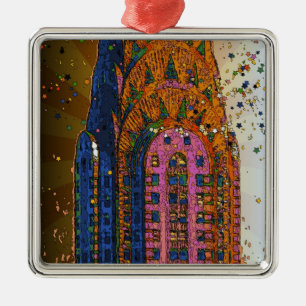 Psychedelisches NYC: Chrysler Building Oben Nahauf Ornament Aus Metall