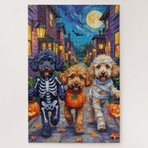 Pudel-Hunde beim Trick-or-Treat in Halloween-Kostü
