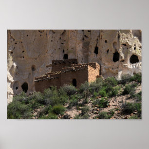 Pueblo Ruinen in Bandelier National Monument, N.M. Poster