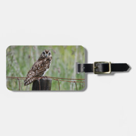 Pueo sitzt auf dem Zaun Gepäckanhänger